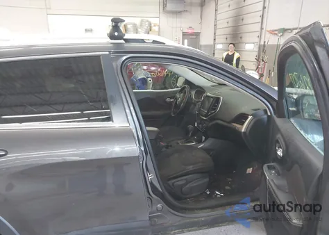 2016 Jeep Cherokee Latitude z USA, uszkodzony, nr VIN 1C4PJMCS7GW235891